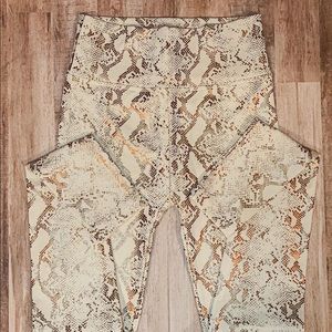 Gold and cream leggings